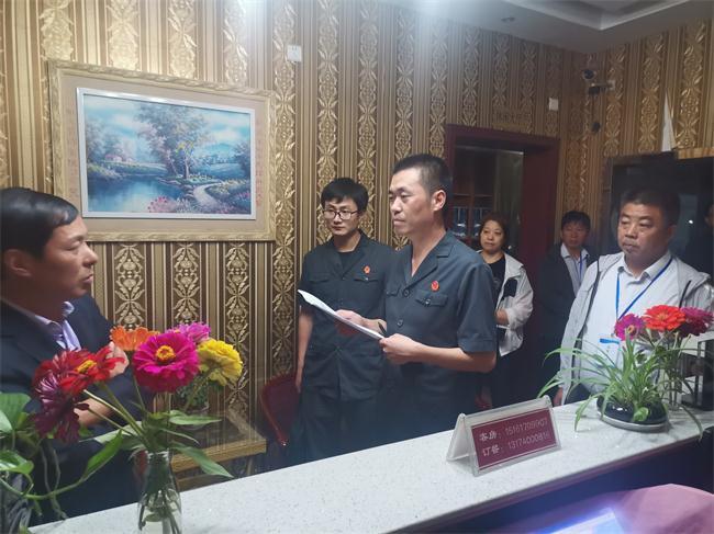 4洪泽法院对一被执行人进行有关法律释明.jpg